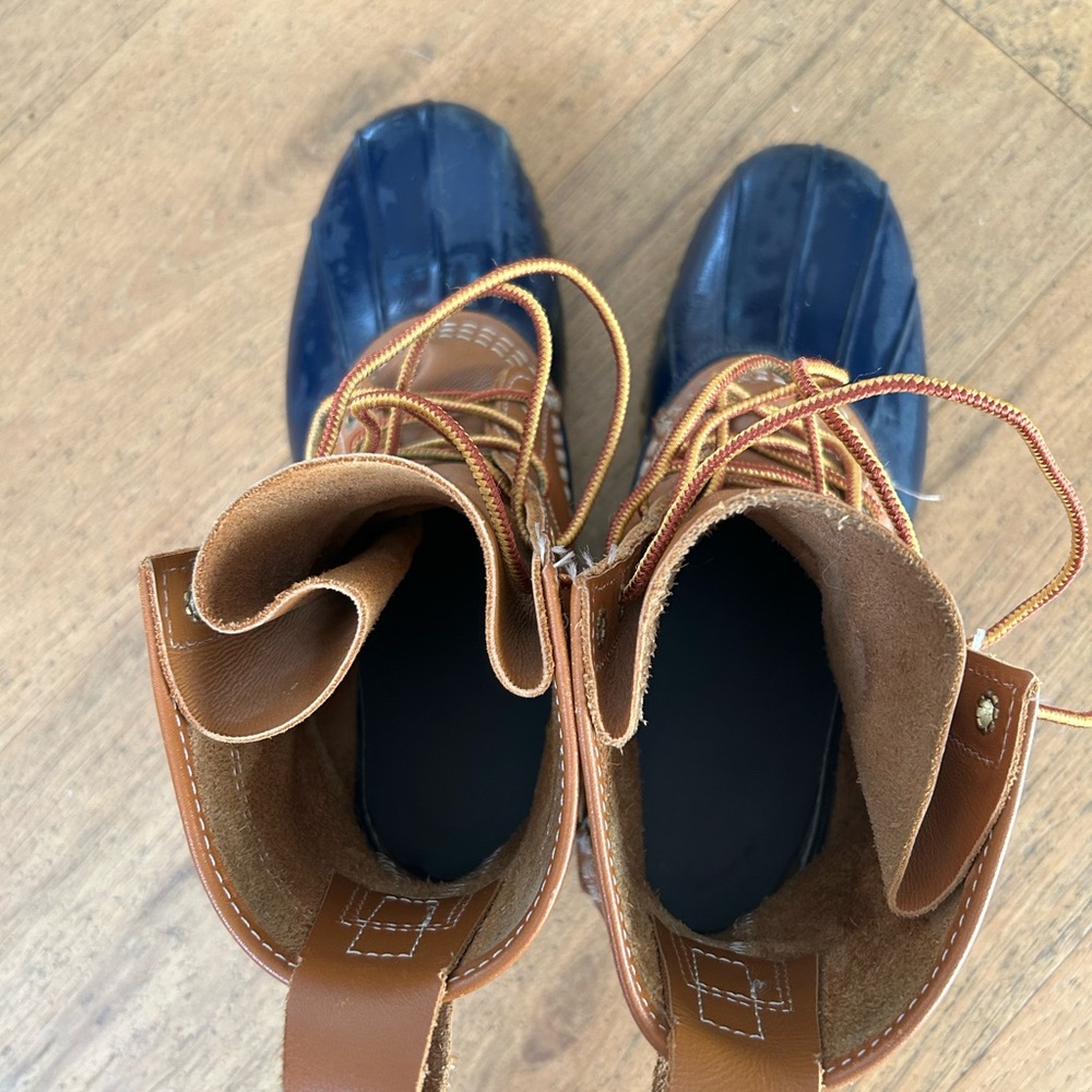 L.L. Bean Women’s 8" Tumbled Leather Bean Boots Tan/Navy, Size 9, Medium B - Picture 4 of 5